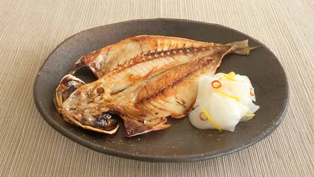 干物はフライパンで！ふっくら焼くコツ＆大根の付け合わせも