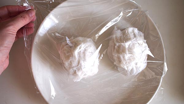 ラップをして電子レンジで加熱する ラップをして電子レンジで加熱する
