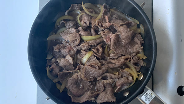 牛肉の色が変わったら火を止める