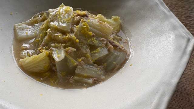 ツナ缶はザルで油を切る！プラス白菜でメインになる簡単レシピ