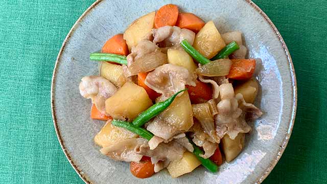 じゃがいもはレンジで下茹で！煮崩れなしのプロの肉じゃがレシピ