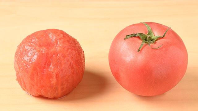 湯むきだけじゃない！時短でできるトマトの皮むきを4つ紹介