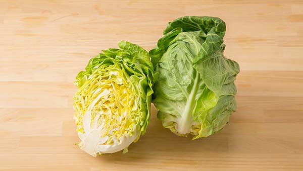 春キャベツは巻きが緩くて軽いものがよい
