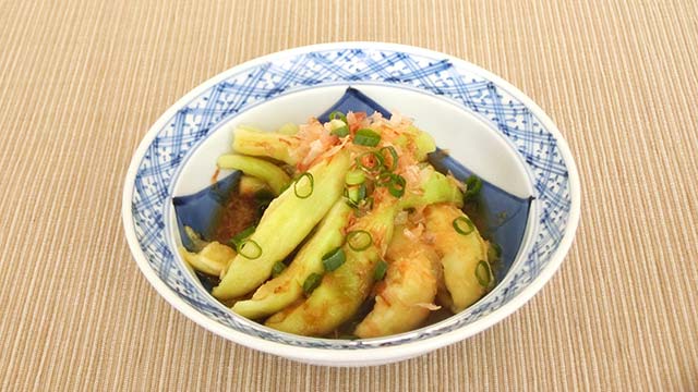 レンジだけで簡単焼きなす！むいた皮も捨てずにきんぴらで一品