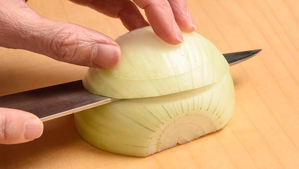 横向きに数カ所切れ目を入れる 横向きに数カ所切れ目を入れる
