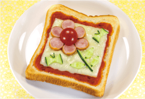 お花のデコピザトースト