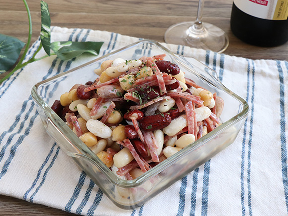 4種豆とサラミのサラダ