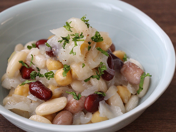 かんたん4種豆とたまねぎのサラダ