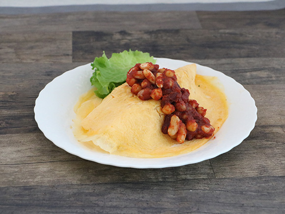 チリビーンズオムライス