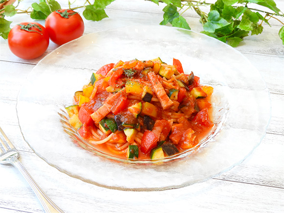 夏野菜たっぷりの冷製トマトパスタ