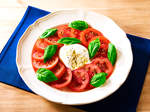 真っ赤なトマトとフレッシュバジルのお祝いカプレーゼ