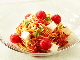 冷凍トマトとモッツァレラチーズの冷製トマトスパゲティ