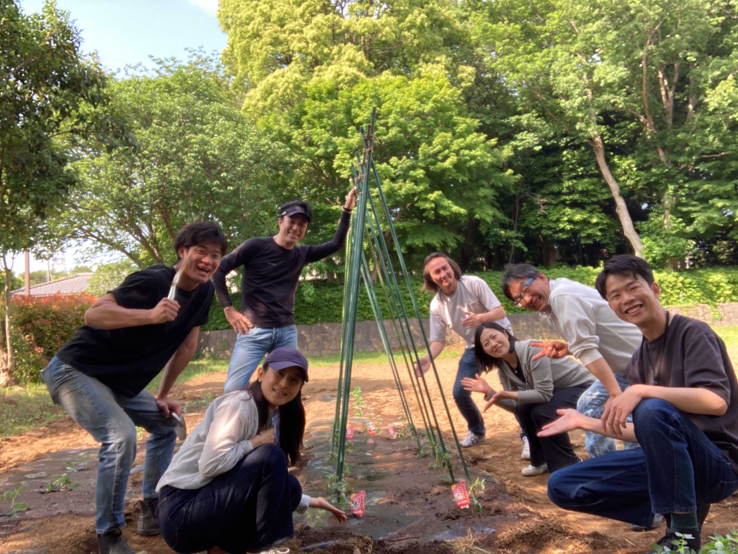 「はたけからはじまる!ピザプロジェクト」始動。千葉市ふるさと農園でトマト苗の定植を実施 furusatonoen 1.jpg