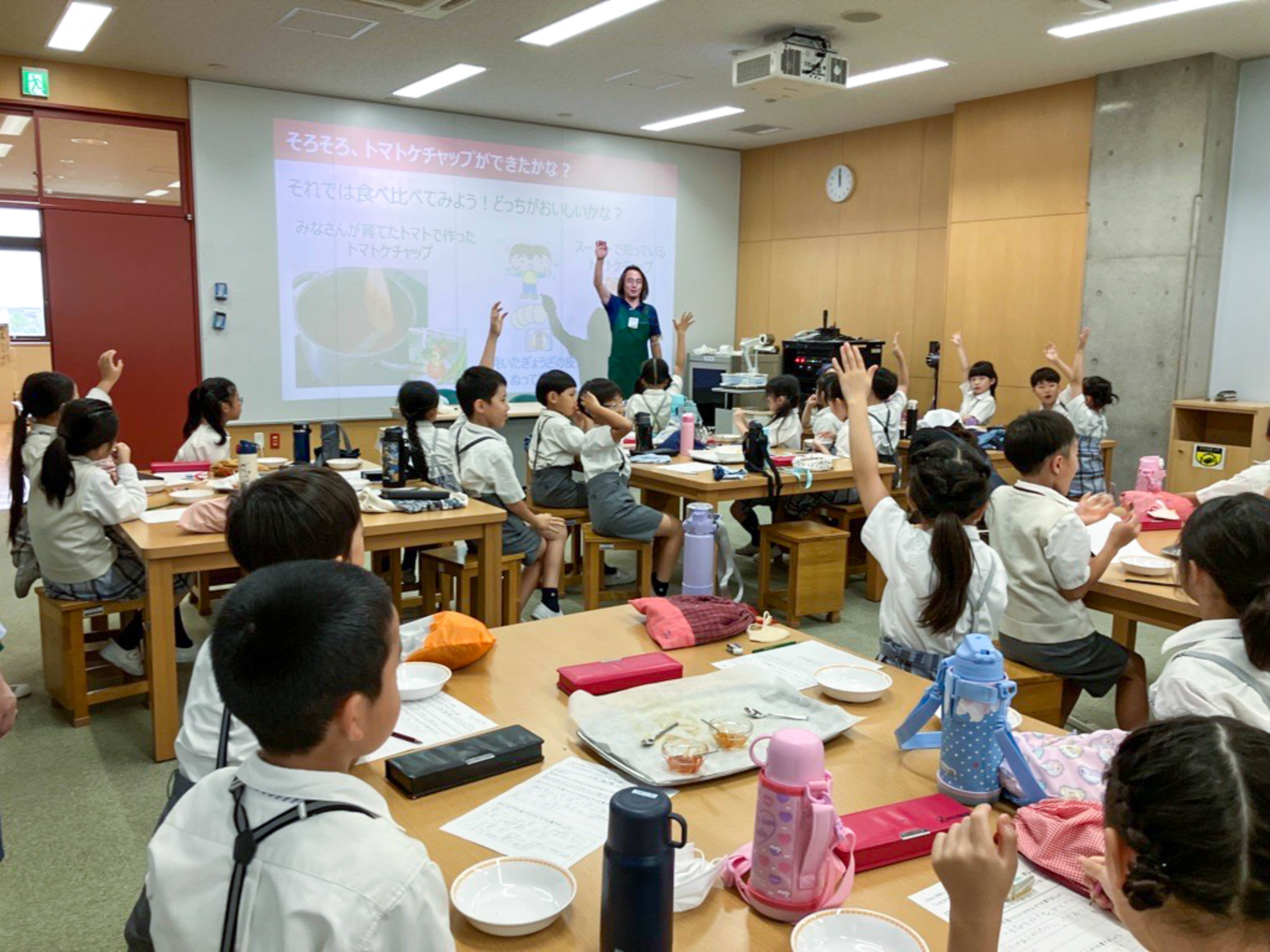 立命館小学校で「手作りトマトケチャップ教室」を実施。児童がトマトの定植から収穫、調理までを体験 立命館1.jpg